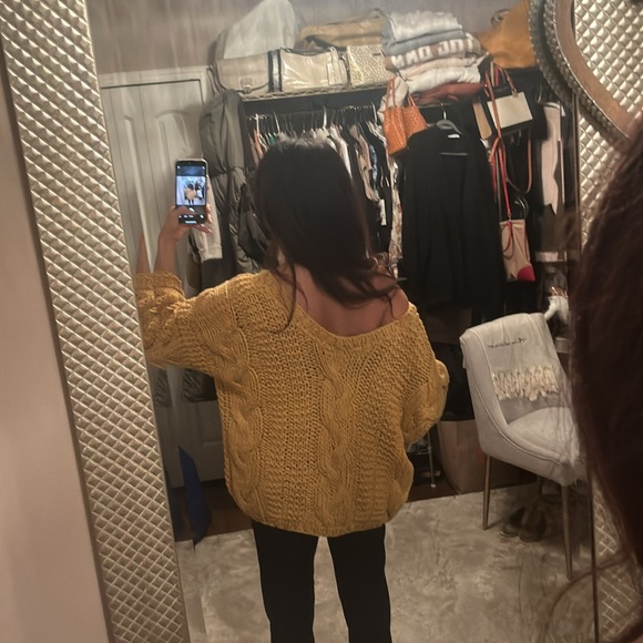 Georgous mustard yellow sweater - Picture 4 of 6